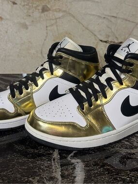 Jordan Men’s Sneakers White Black Gold Metallic